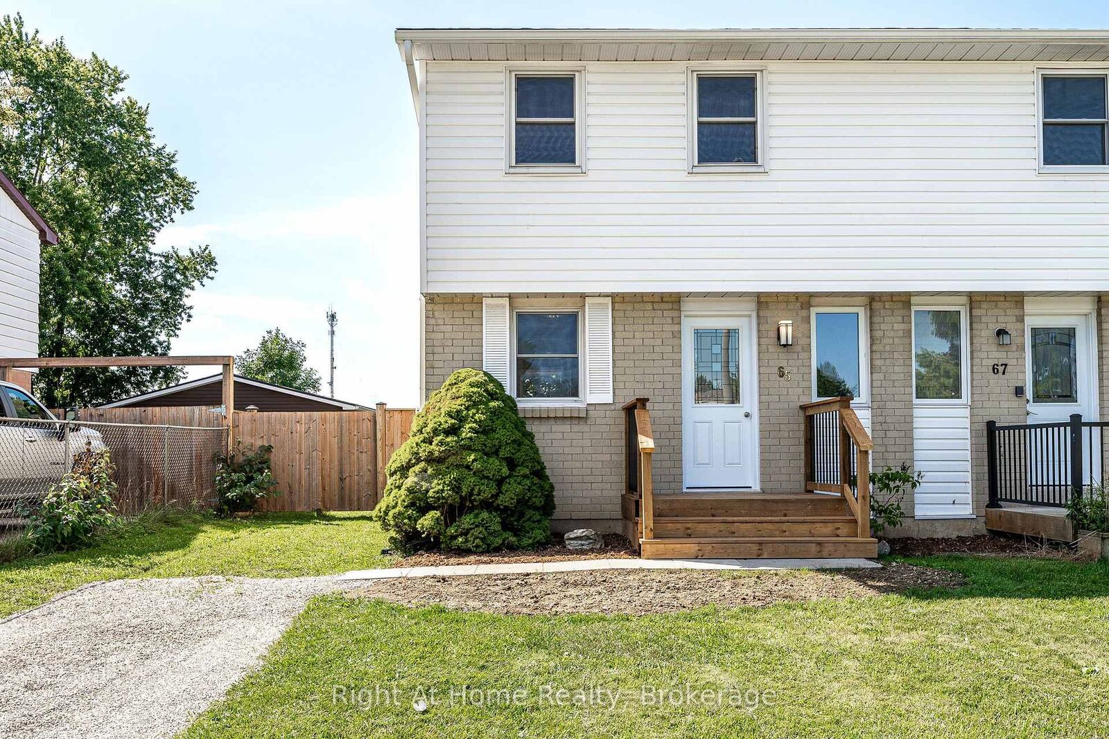 Photo de la propriété:  65 Maple Avenue  ON N5A 7C3 