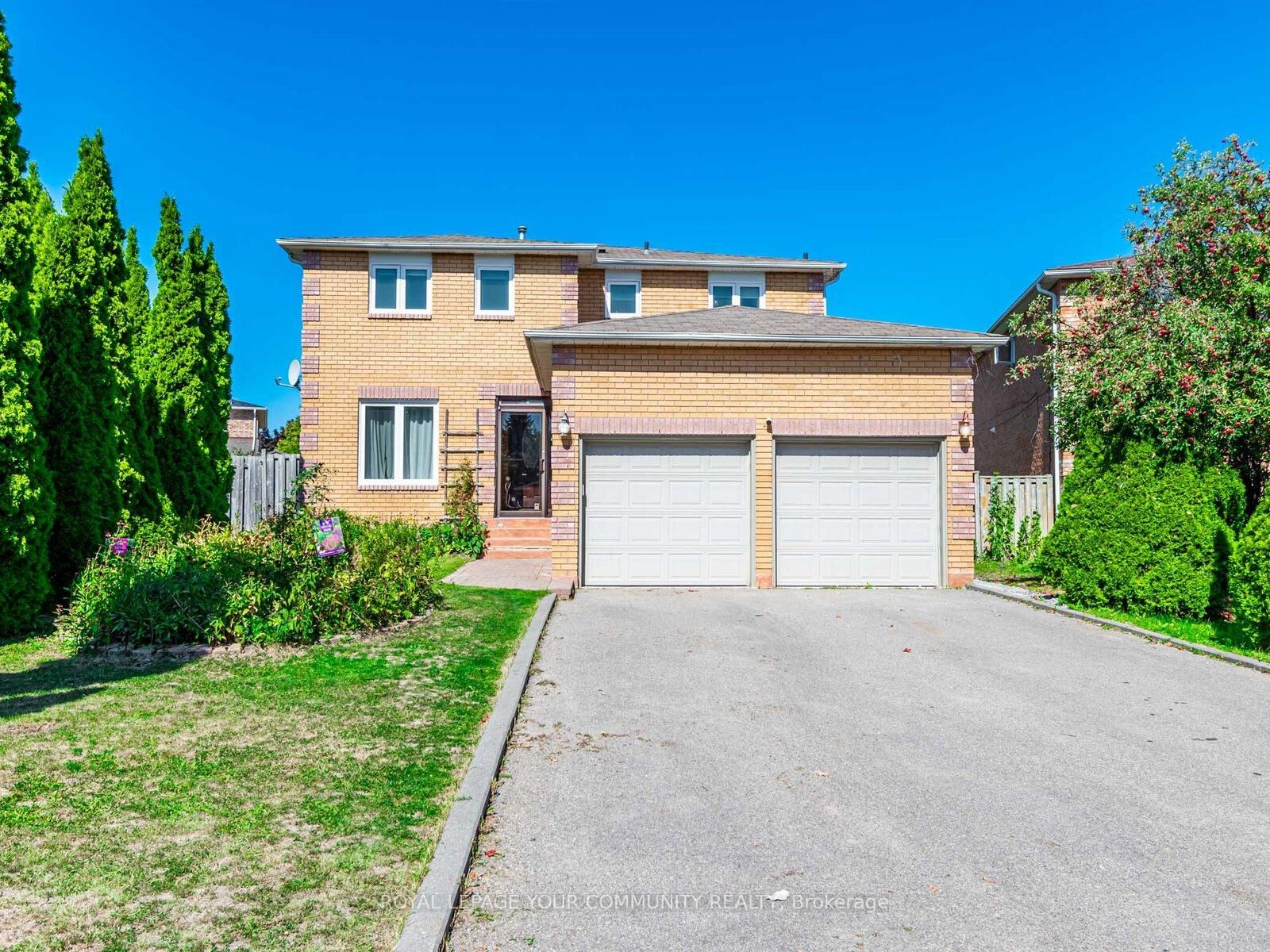 Property Photo: 5 Mandel Crescent ON L4C 9Z7