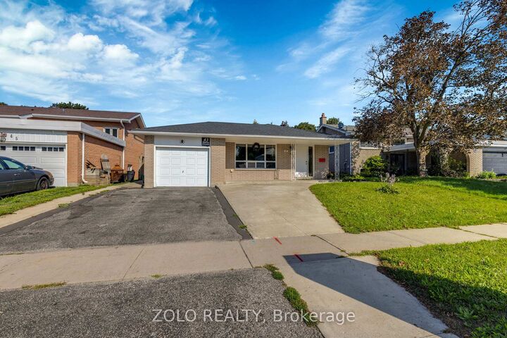 43 Davies Crescent — photo 1