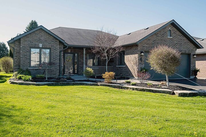 Property Photo: 4 Hickory Court ON K0K 1H0