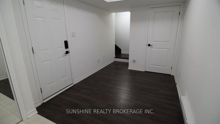 Property Photo:  550 Buckeye Court  ON L9E 1M2 