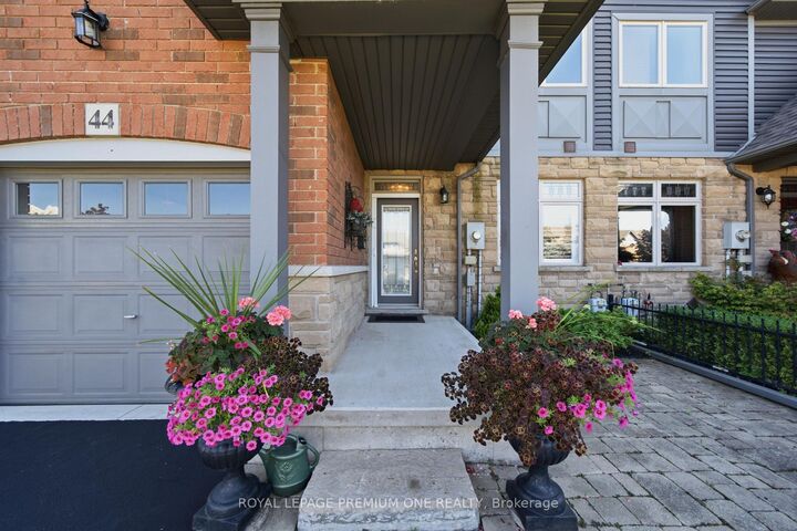 Property Photo: 44 Conrad Place ON L3M 5S5