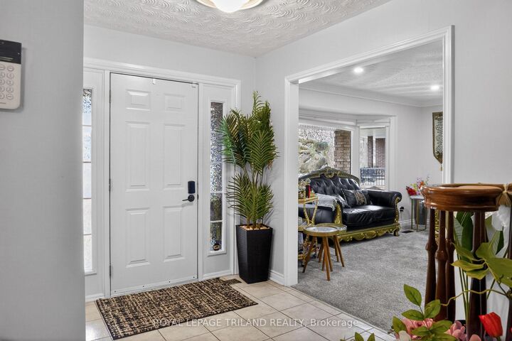 Property Photo:  112 Clarendon Crescent  ON N5X 4N4 