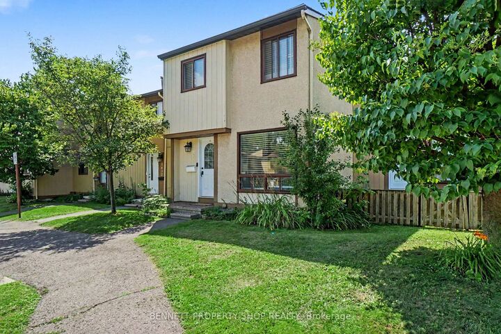 Property Photo: 1439 Bethamy Lane ON K1J 8P7