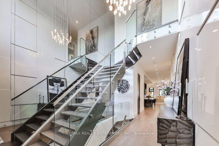 7B Iroquois Avenue — photo 1
