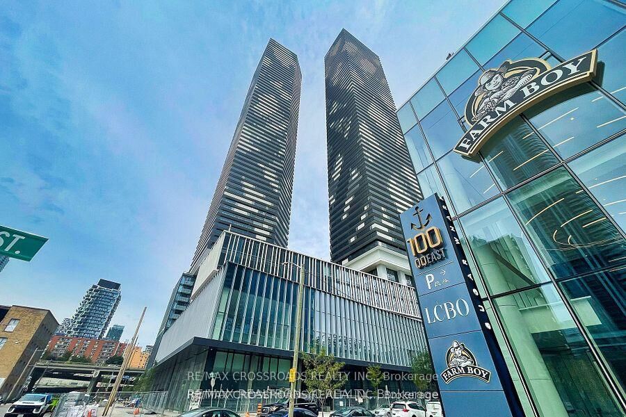 Property Photo: 138 Downes Street 5306 ON M5E 0E4