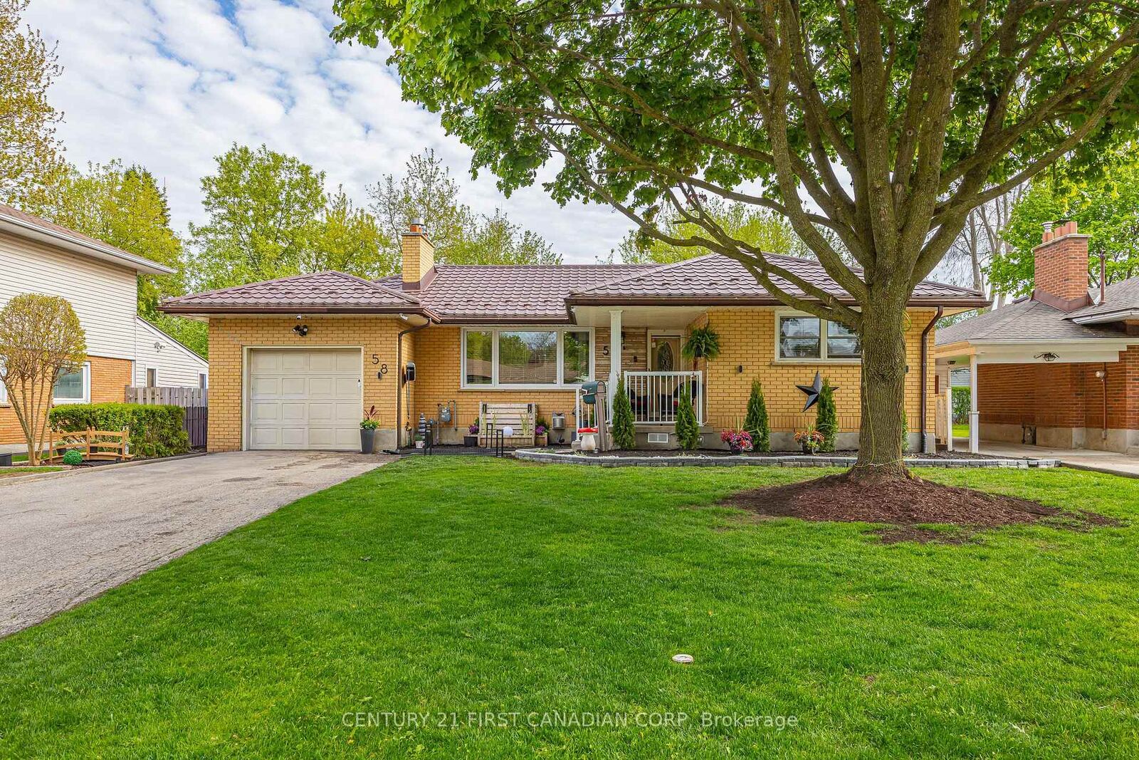 Property Photo: 58 Centre Crescent N ON N6J 2Z6