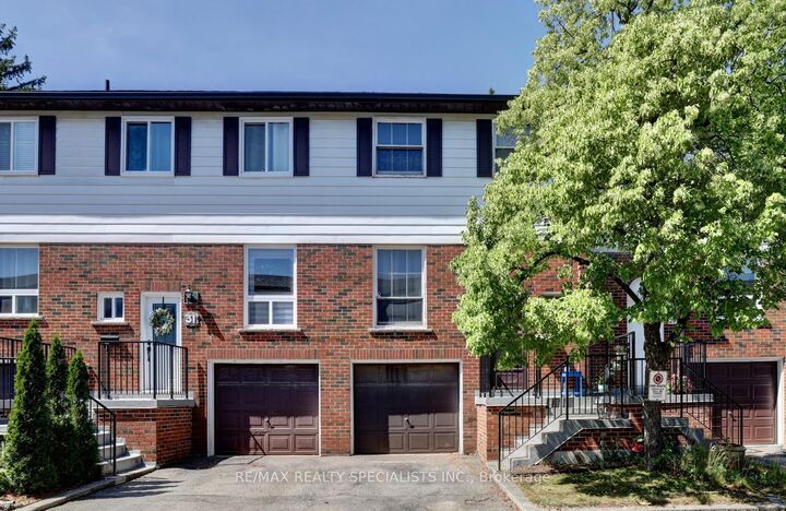 Property Photo: 2445 Homelands Drive 30 ON L5K 2C6