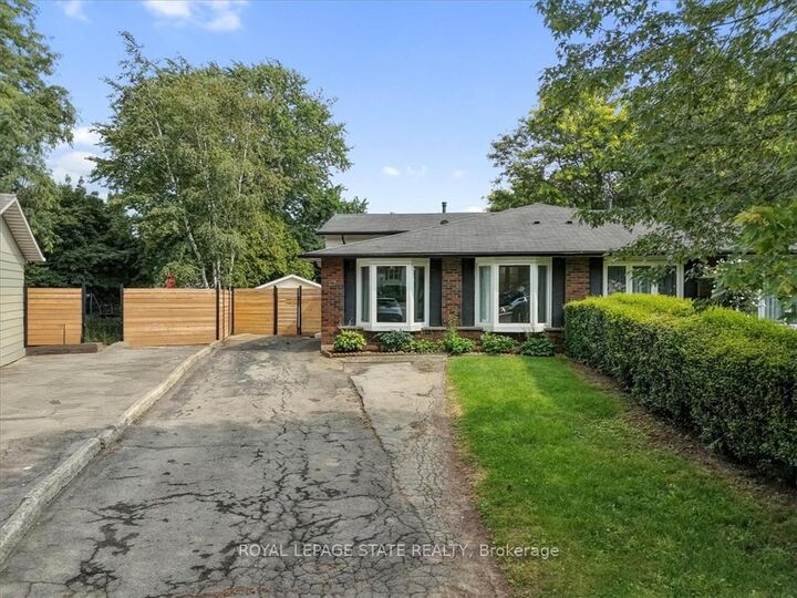 Property Photo:  27 Gretna Court  ON L9C 4V1 