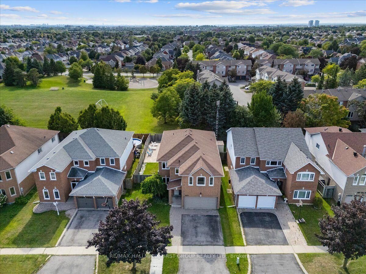 Property Photo: 989 Deer Valley Drive ON L1J 8N2