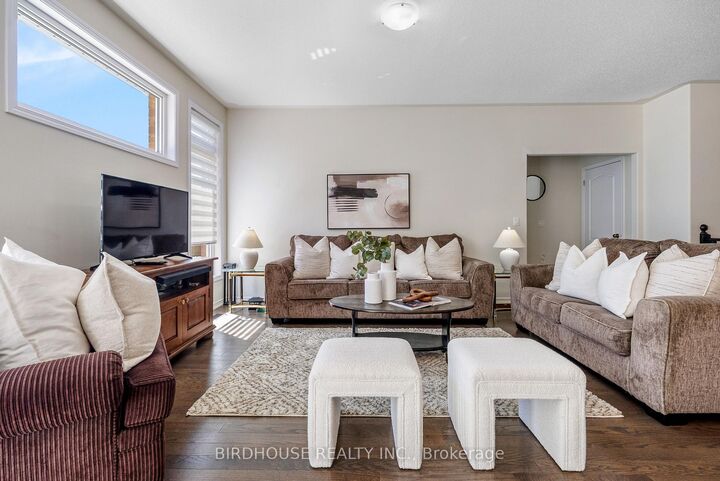 Property Photo: 107 Alcorn Drive ON K9V 0M8