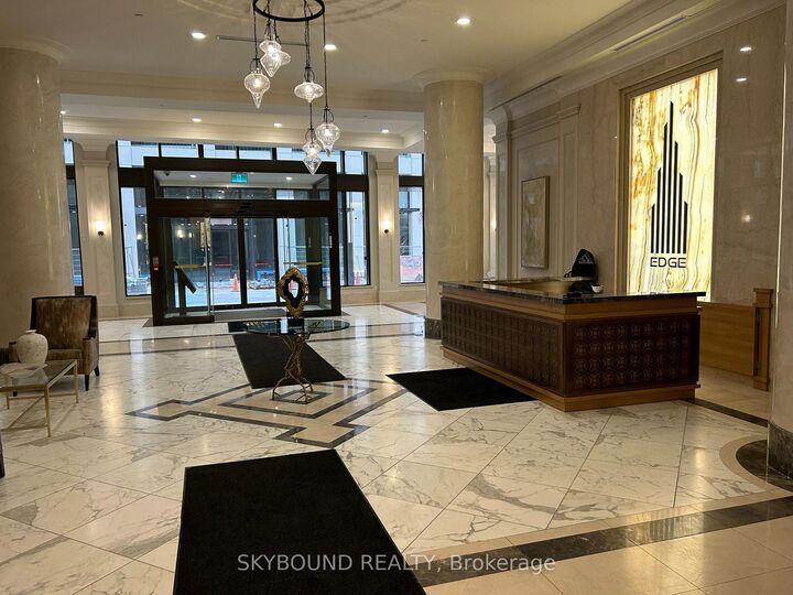 Property Photo:  36 Elm Drive W 3607  ON L5B 0N3 