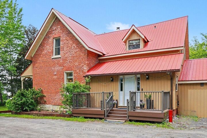 Property Photo: 3548 Woodkilton Road ON K0A 3M0