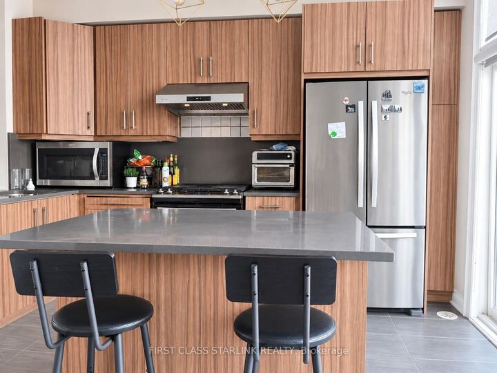 Property Photo: 2058 Queensborough Gate 34 ON L5M 0X9