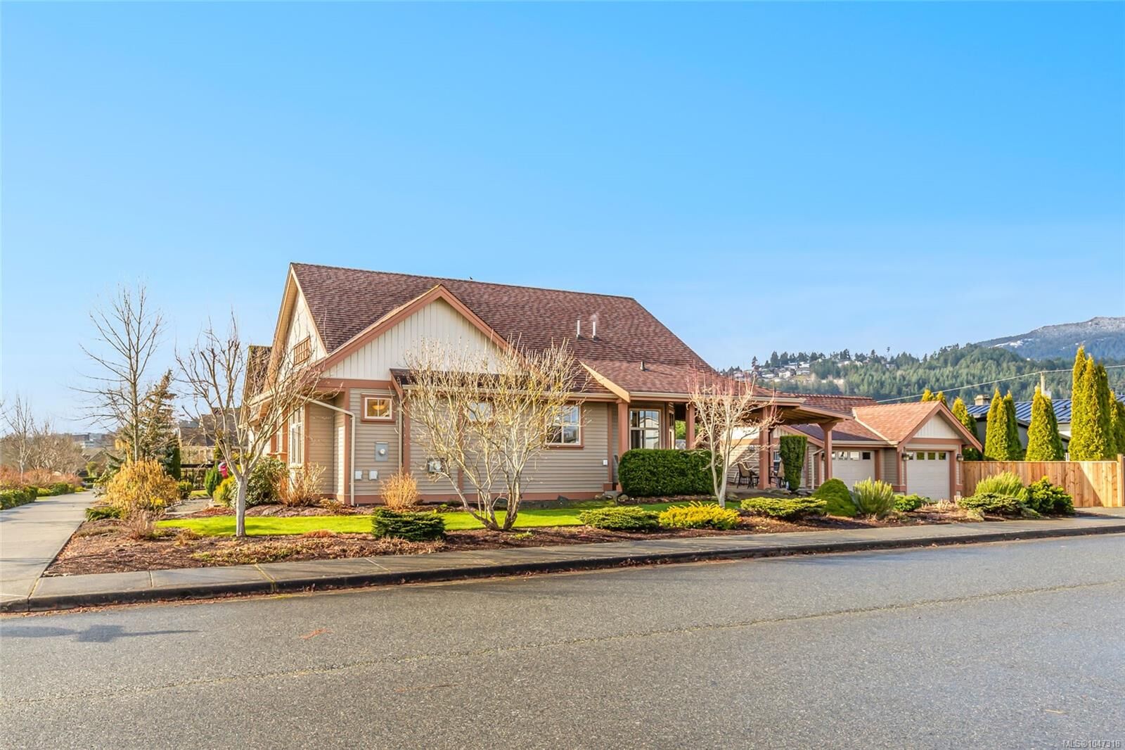 Property Photo: 421 Poets Trail Dr BC V9R 7B1