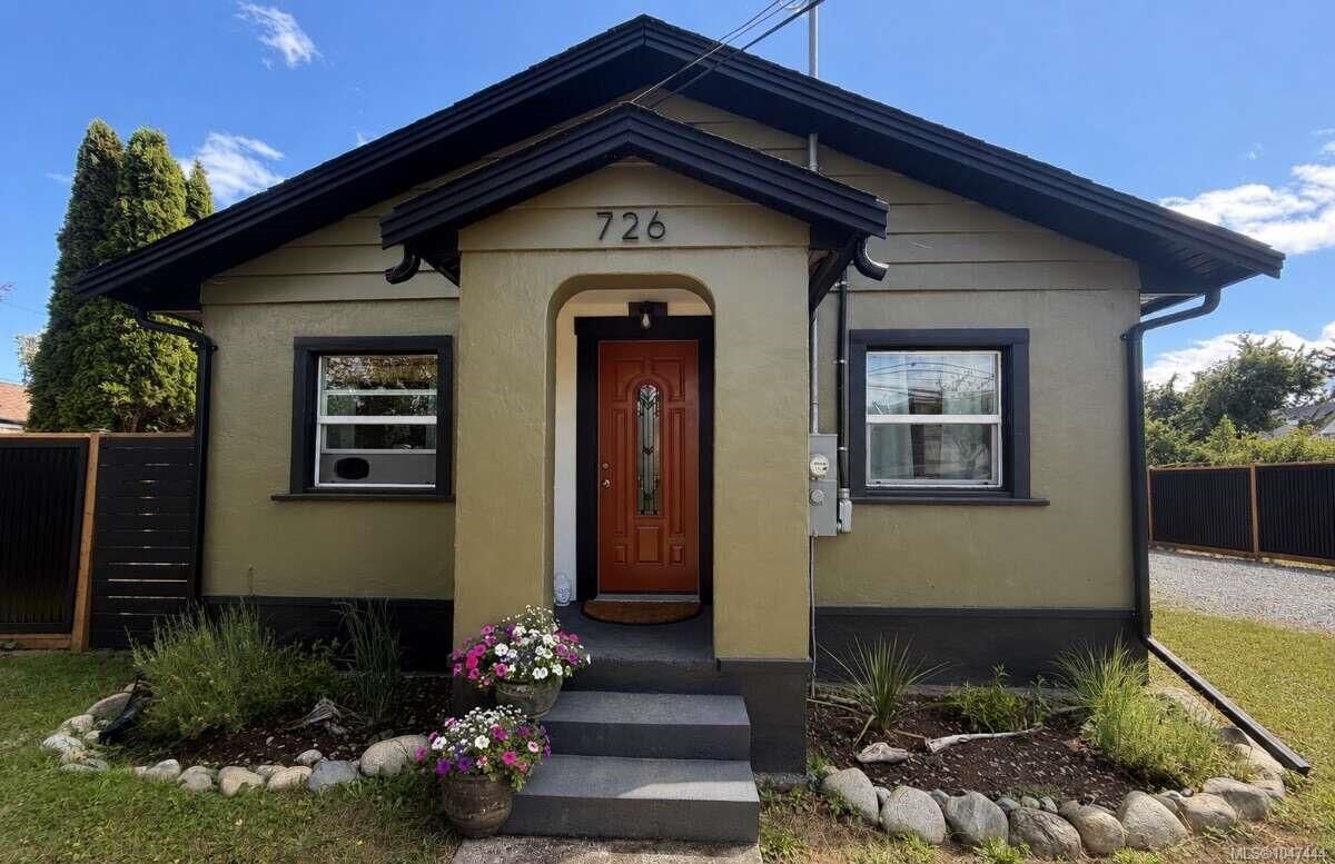 Property Photo: 726 Bruce Ave BC V9R 3Z4