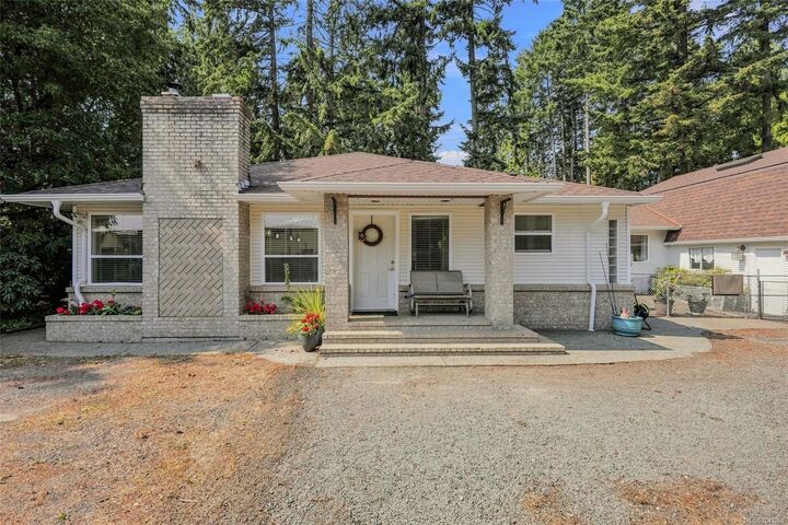 2319 Island Hwy E — photo 1