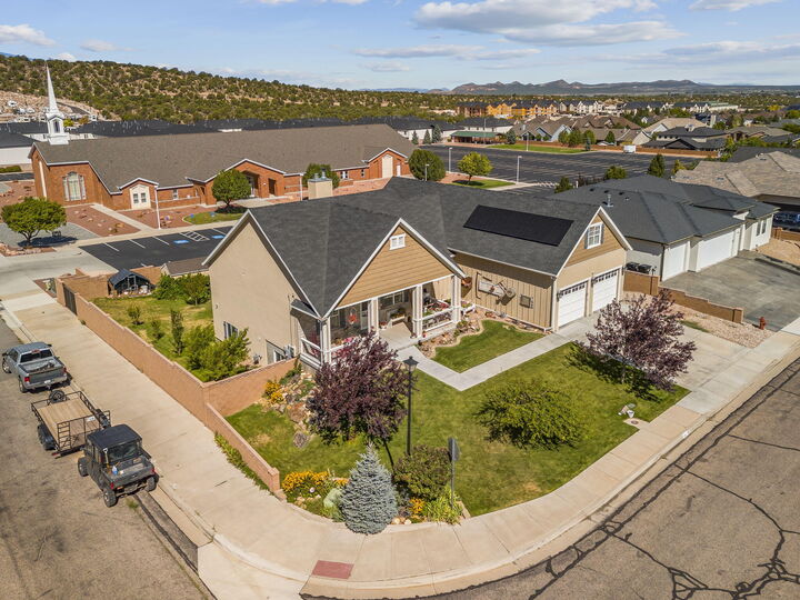 Property Photo: 442 S Glen Canyon Dr UT 84720