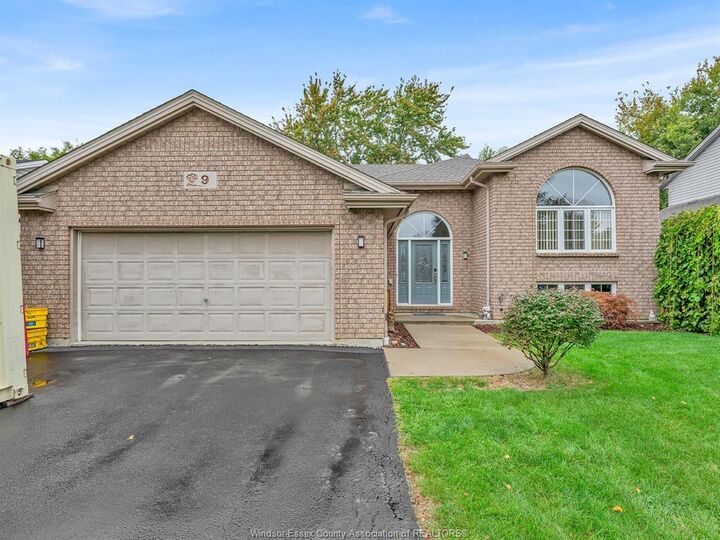 9 Lyle Street — photo 1