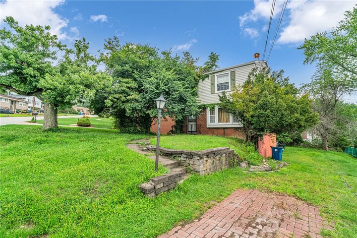 Property Photo: 117 Colonial Village Drive PA 15235