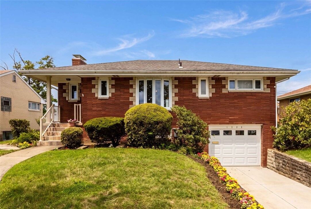 Property Photo:  1722 Worcester Drive  PA 15243 