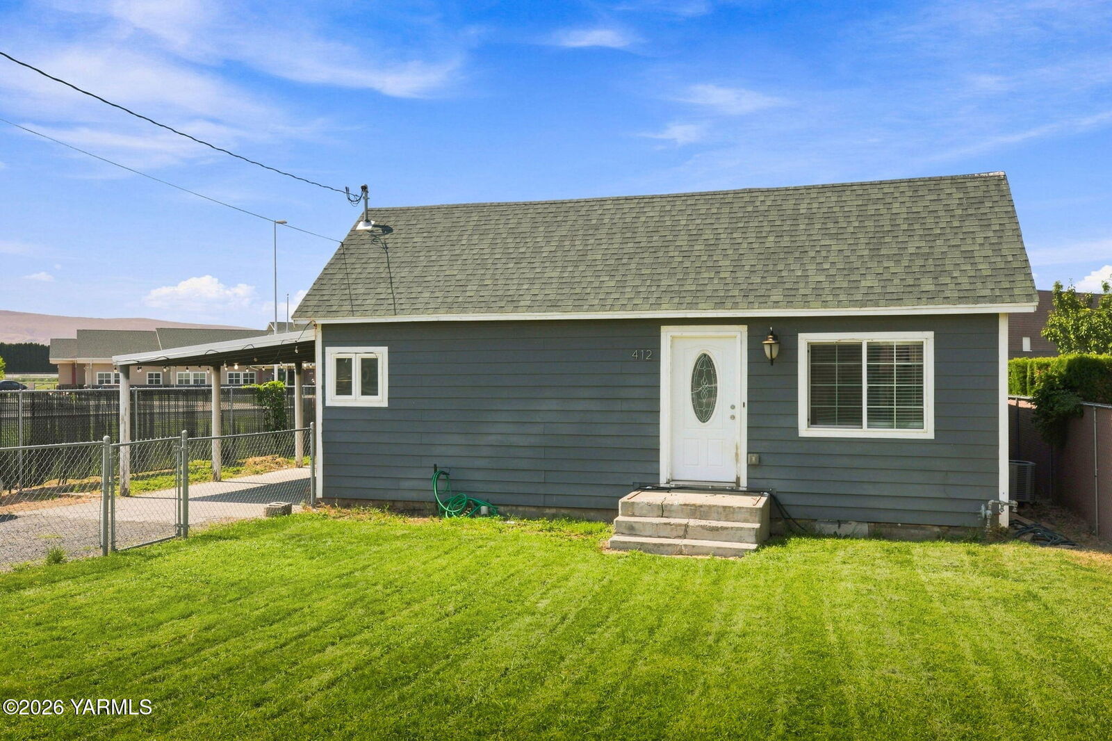 Property Photo:  412 E Seattle Ave  WA 98936 