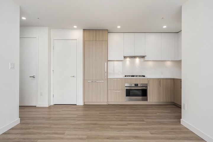9675 King George Boulevard 2801 — photo 1