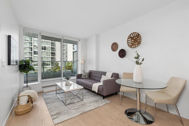 Property Photo: 2220 Kingsway Street 531 BC V5N 0G4