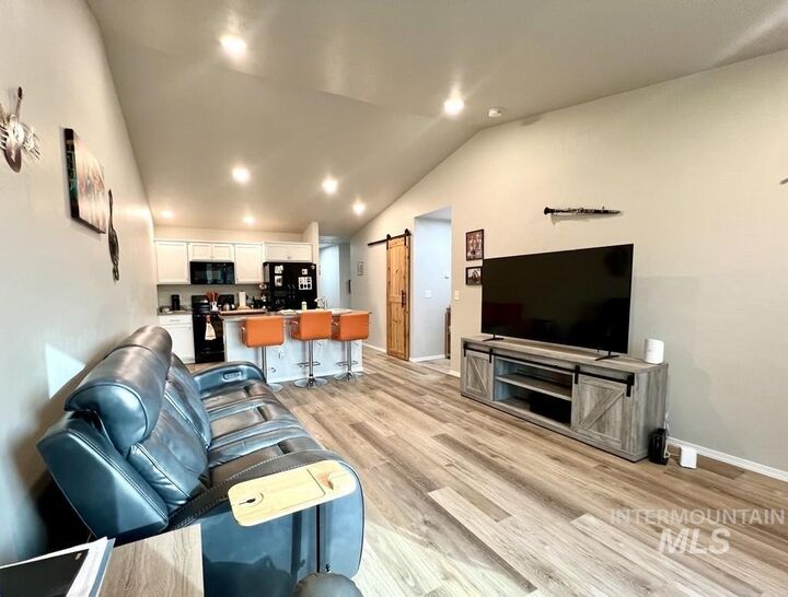Property Photo:  908 S Beaver Creek Way  ID 83617 