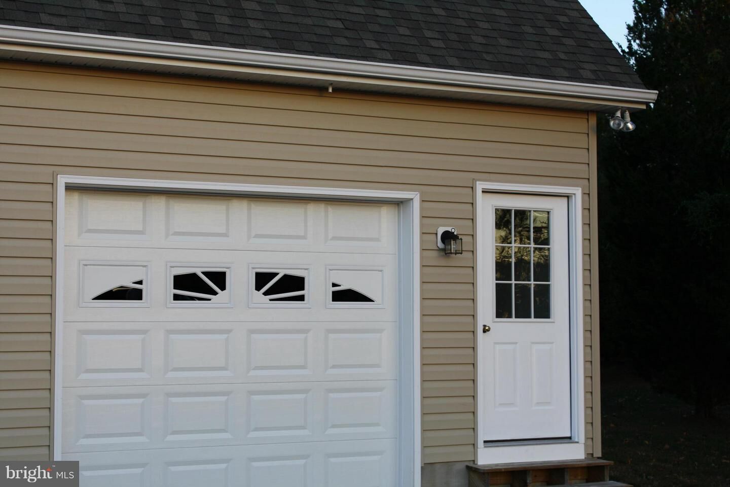 Property Photo: 18162 White Tail Way MD 20684
