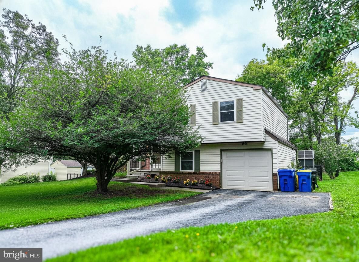 Property Photo: 873 Blue Jay Road PA 17111