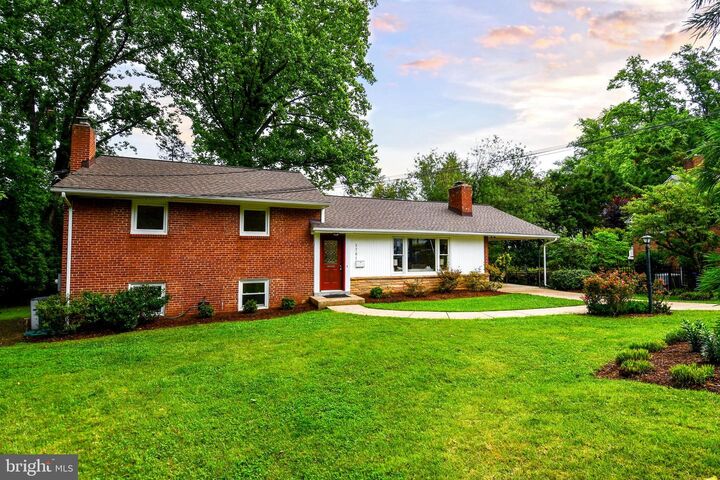 Property Photo:  5701 Radnor Court  MD 20817 