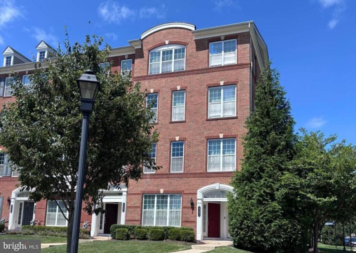 Property Photo: 23694 Hopewell Manor Terrace VA 20148