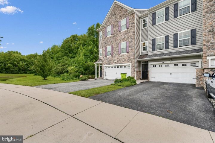Property Photo:  523 Jacobsen Drive 87  DE 19702 