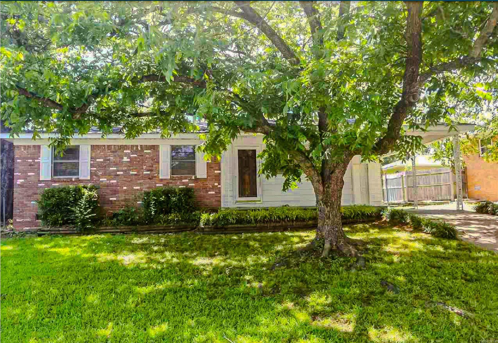 Property Photo: 206 Steven Dr AR 72205