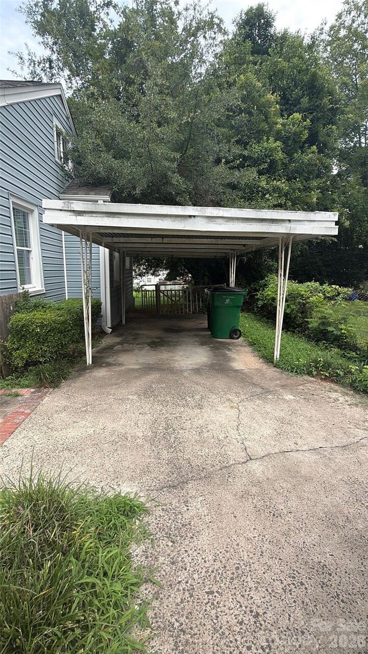 Property Photo:  1009 Woodside Avenue  NC 28205 