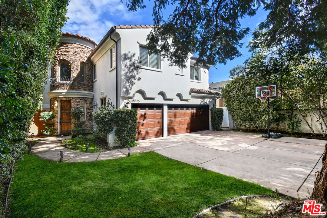 Property Photo:  15525 Morrison St  CA 91403 
