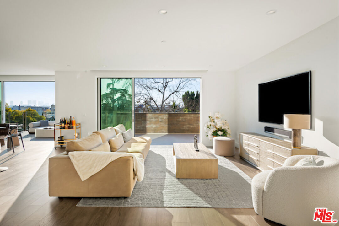 Property Photo:  728 N Sweetzer Ave, Unit 402  CA 90069 