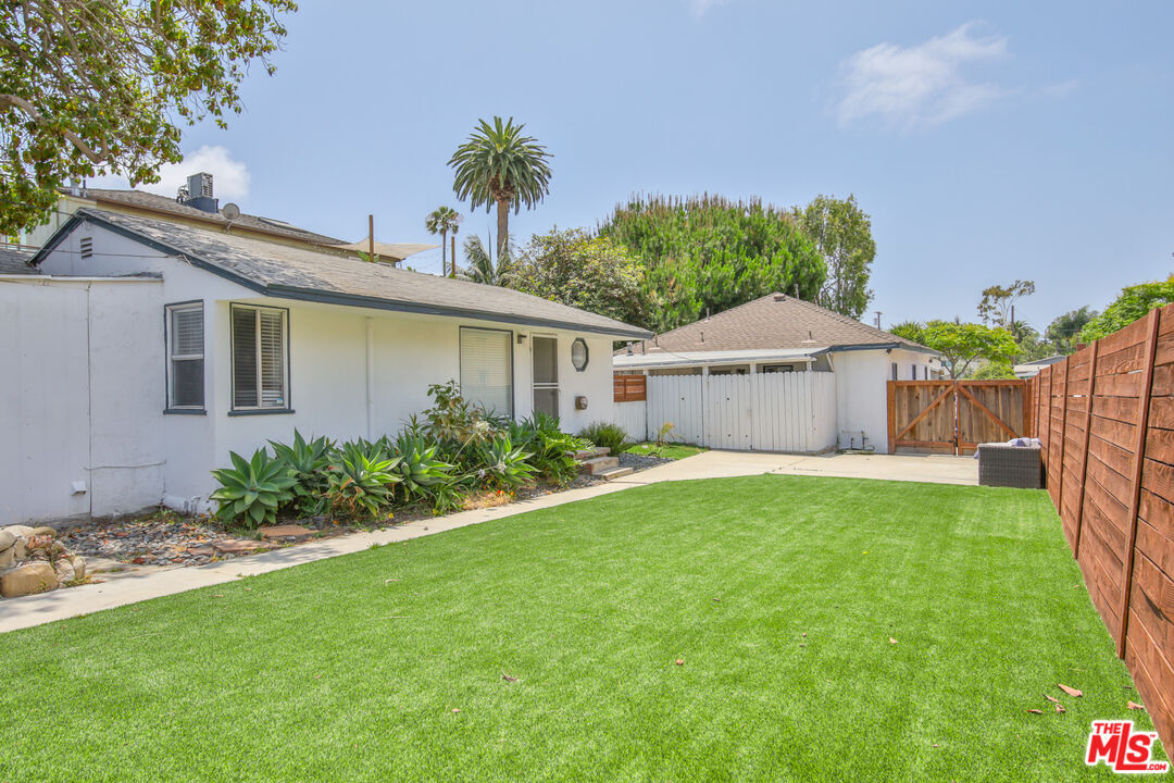 Property Photo: 1817 17th St CA 90404
