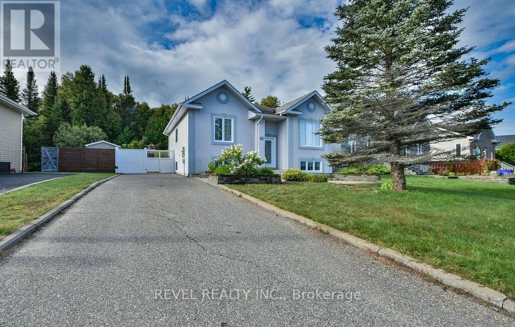 Property Photo:  73 Jv Bonhomme Boulevard  ON P4P 0A2 