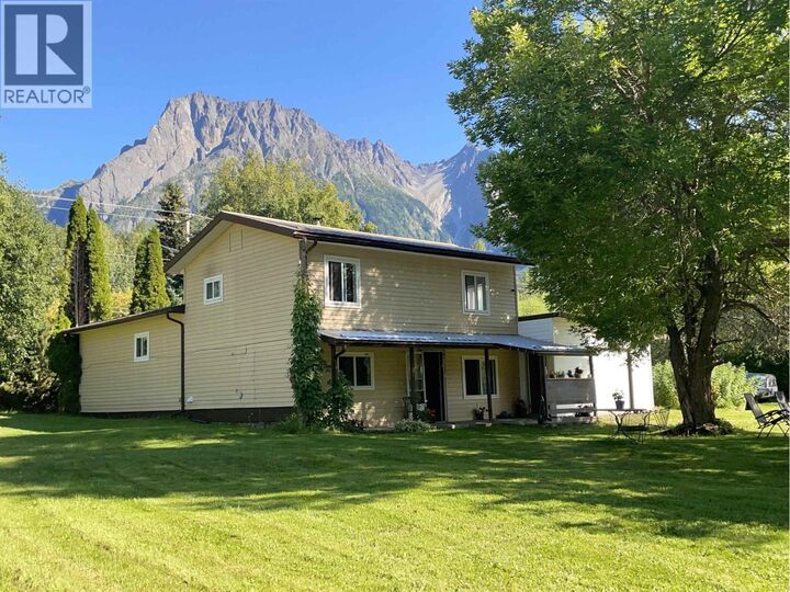 1555 Aldous Street — photo 1
