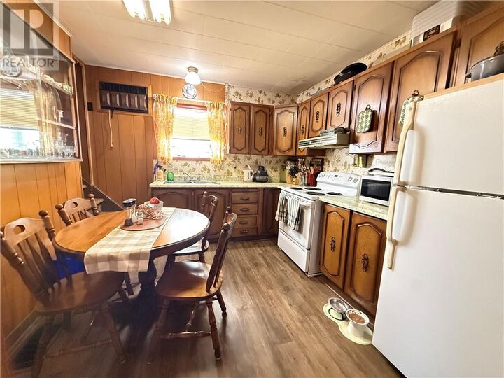 Property Photo:  328 Donovan Street  ON P3C 3Z5 