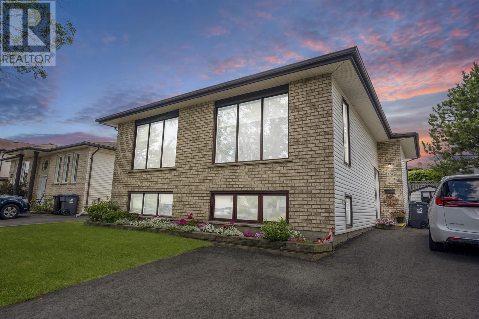Property Photo: 224 London Dr ON P7A 7Z6