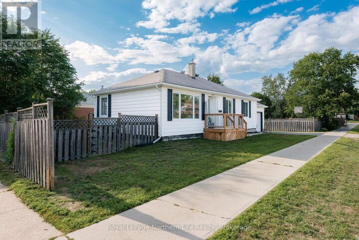 Property Photo: 1009 Elizabeth Street ON P1B 3T9