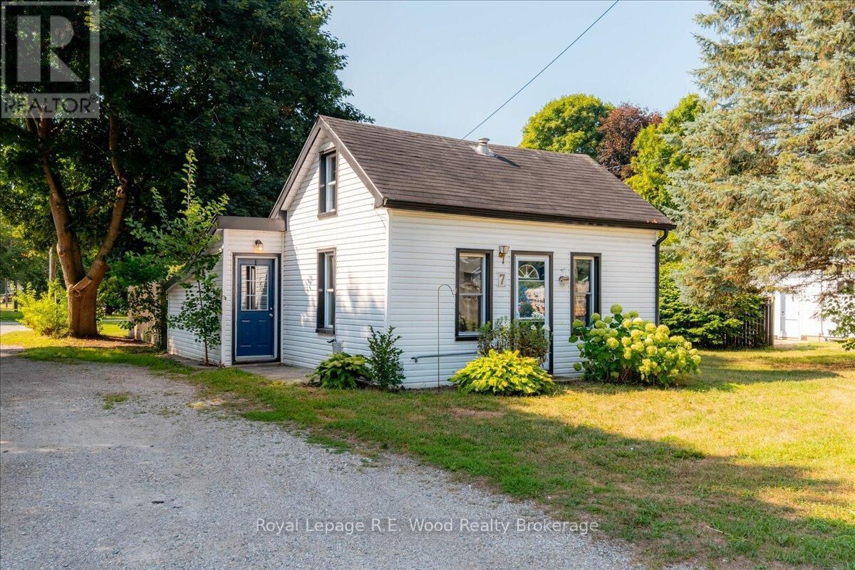 Property Photo:  7 Mill Street West  ON N0J 1R0 