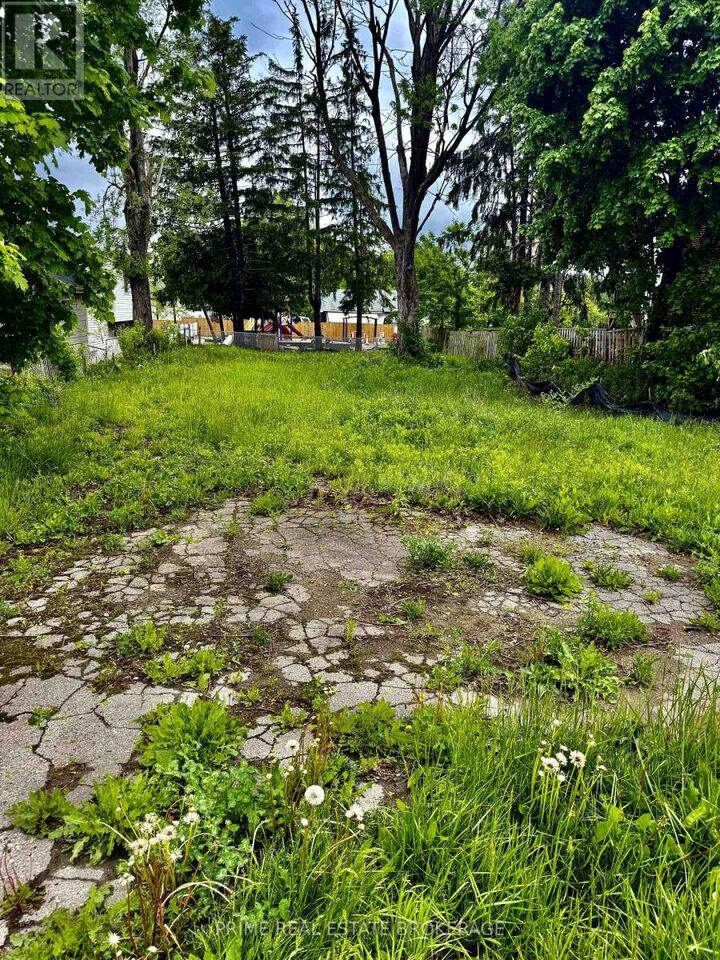 Property Photo:  1849 Dundas Street  ON N5W 3E7 