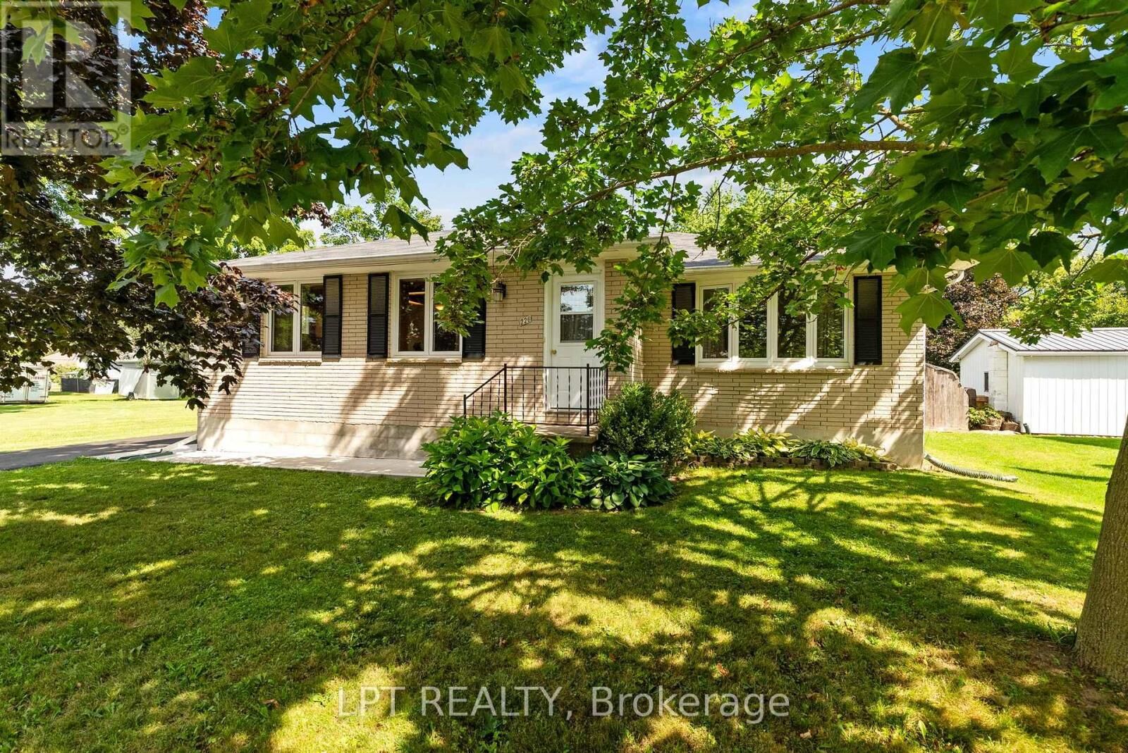 Property Photo:  226 Tain Street  ON N0M 2K0 