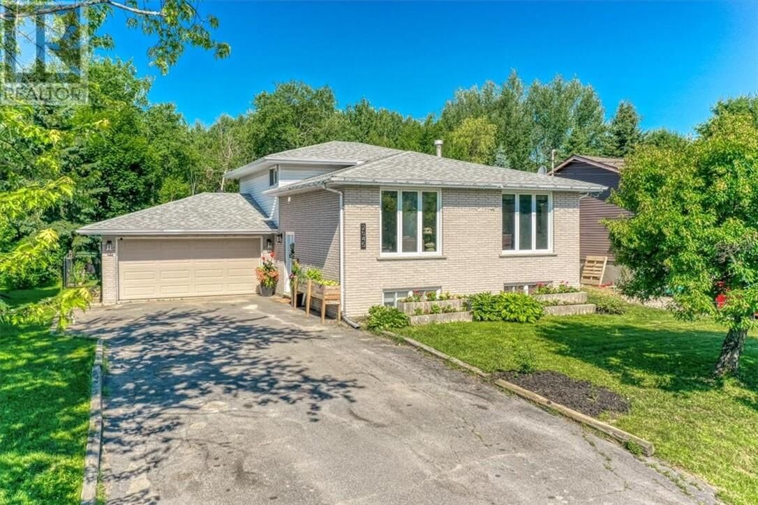 Property Photo:  2545 Field Street  ON P3E 4X8 