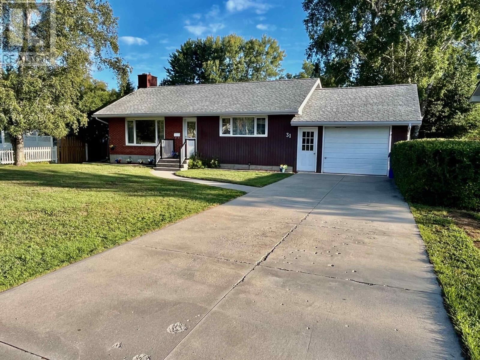 Property Photo:  31 Ross St  ON P8N 1T9 