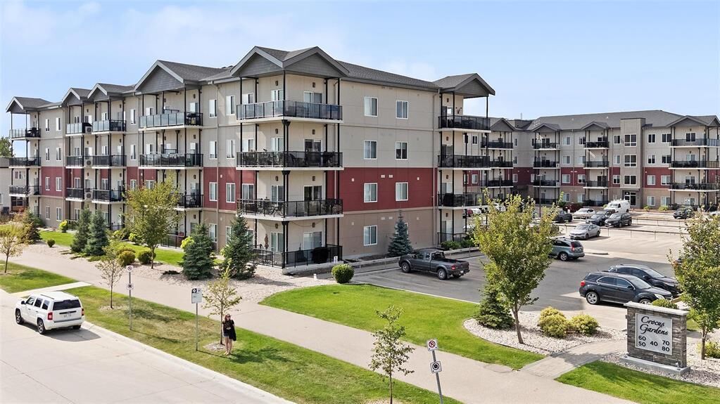 Property Photo: 60 Philip Lee Drive MB R3W 0P7